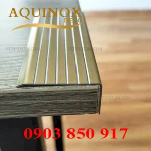 Nẹp L Gân Chống Trượt Inox